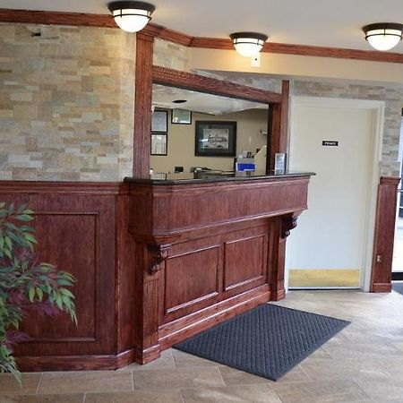 Shorecrest Motor Inn Detroit Exterior photo