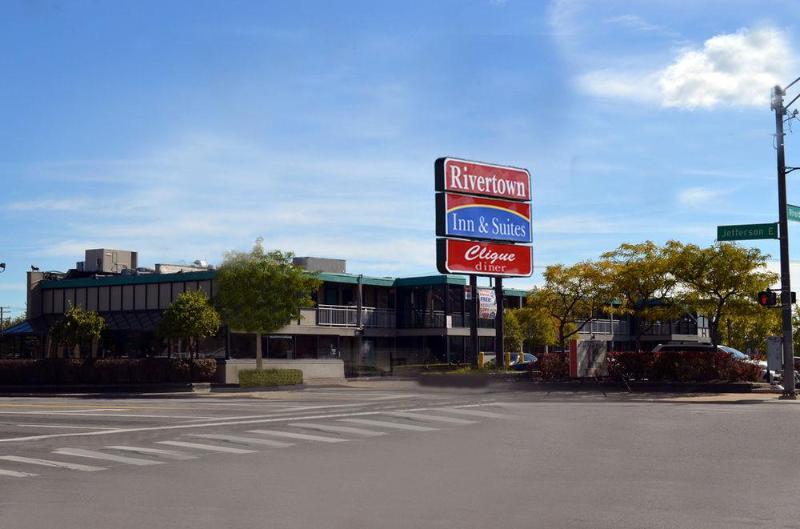 Shorecrest Motor Inn Detroit Exterior photo